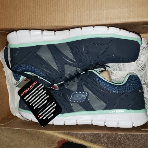 Sketcher's safety shoes size 7 - Picture 3 of 5